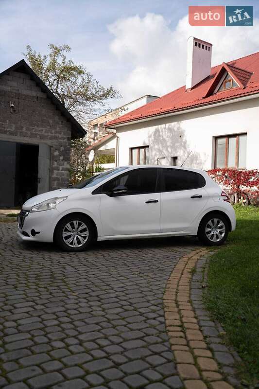 Хэтчбек Peugeot 208 2013 в Бориславе