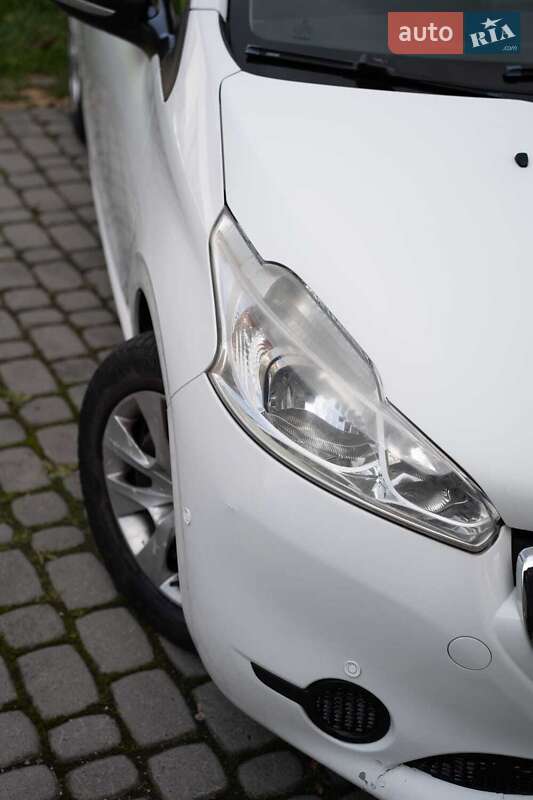 Хэтчбек Peugeot 208 2013 в Бориславе