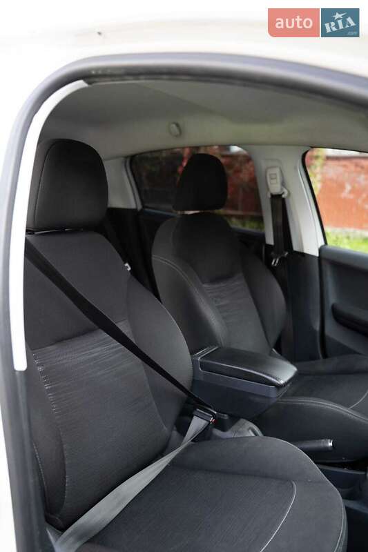 Хэтчбек Peugeot 208 2013 в Бориславе