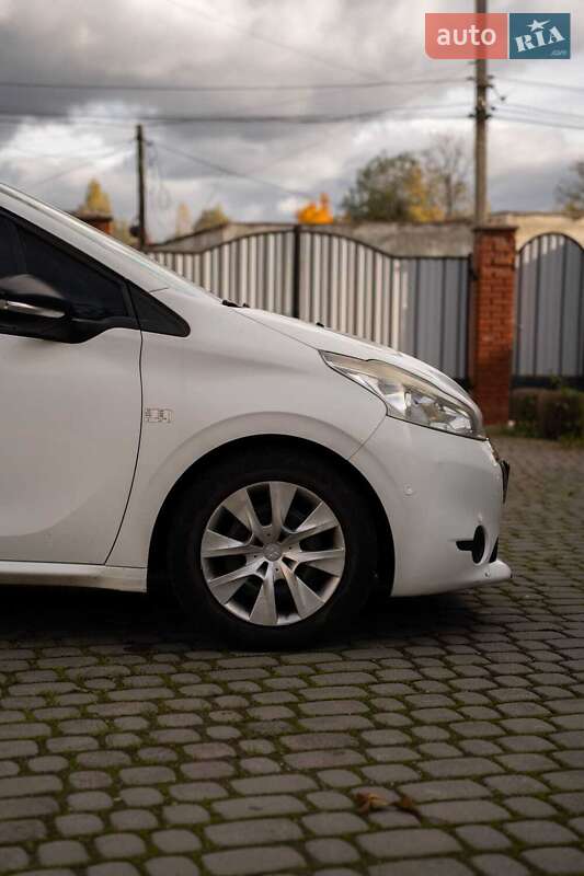 Хэтчбек Peugeot 208 2013 в Бориславе