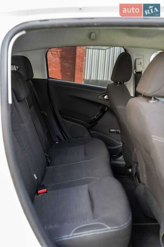 Хэтчбек Peugeot 208 2013 в Бориславе