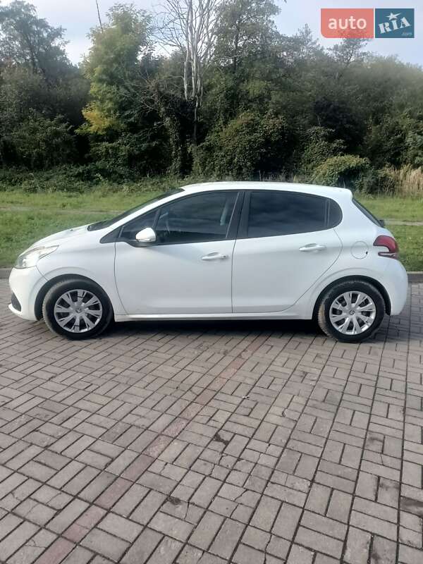 Хэтчбек Peugeot 208 2017 в Львове