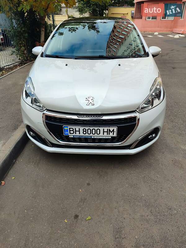 Хэтчбек Peugeot 208 2016 в Одессе фото Хэтчбек Peugeot 208 2016 в Одессе