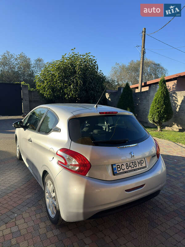 Хетчбек Peugeot 208 2013 в Львові фото 6 Хетчбек Peugeot 208 2013 в Львові