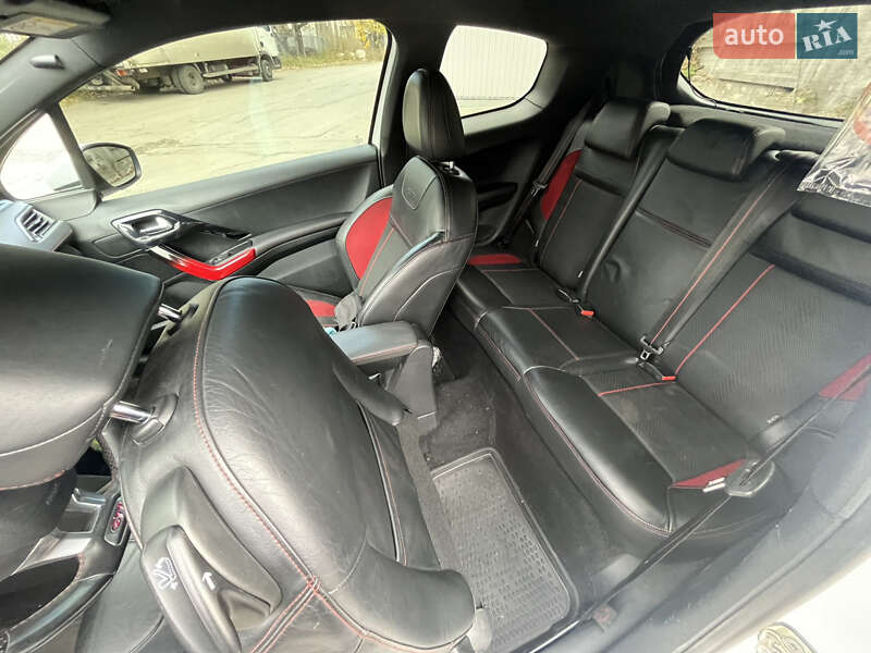 Хэтчбек Peugeot 208 2013 в Киеве