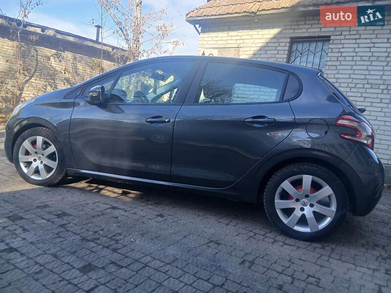 Хэтчбек Peugeot 208 2013 в Калуше