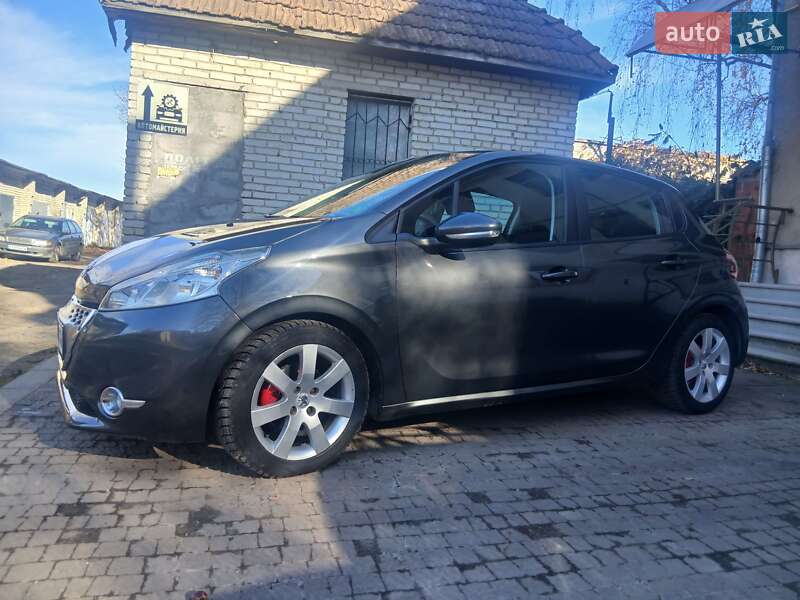 Хэтчбек Peugeot 208 2013 в Калуше