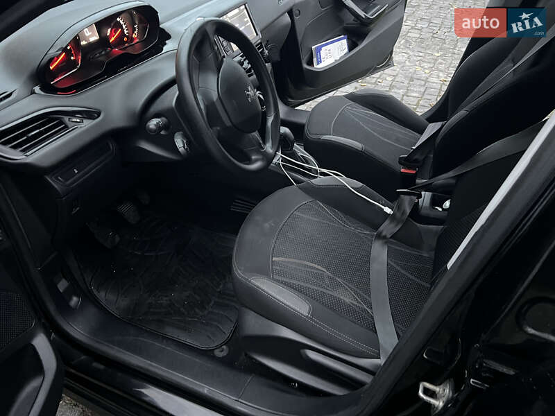 Хэтчбек Peugeot 208 2012 в Киеве