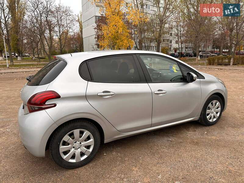 Хетчбек Peugeot 208 2017 в Южноукраїнську