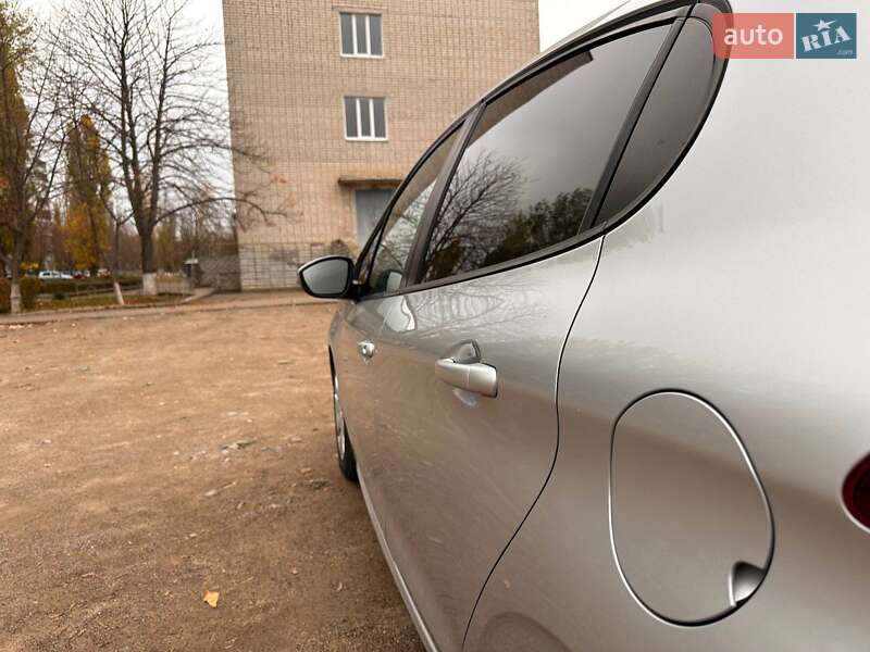 Хетчбек Peugeot 208 2017 в Южноукраїнську