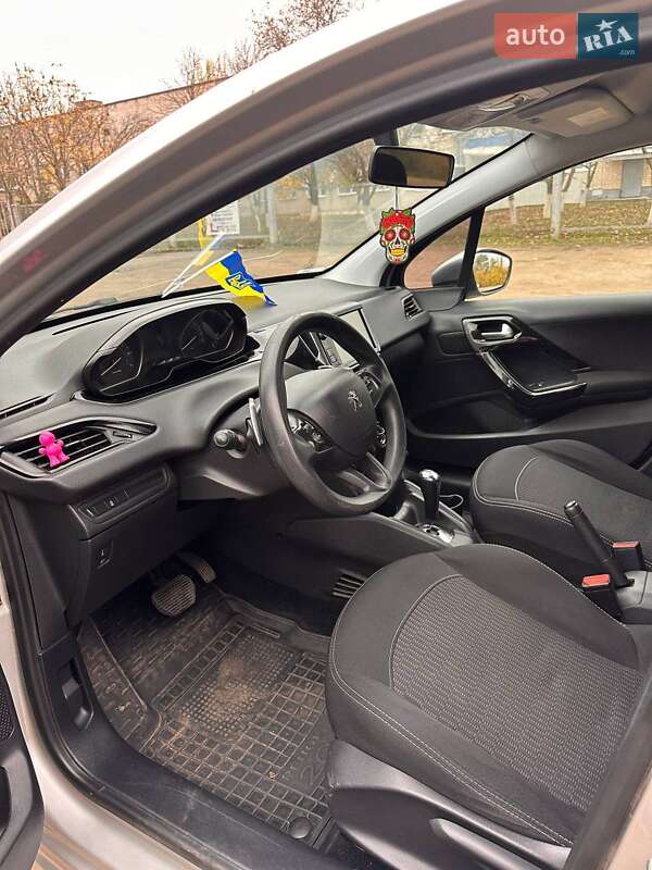 Хетчбек Peugeot 208 2017 в Южноукраїнську
