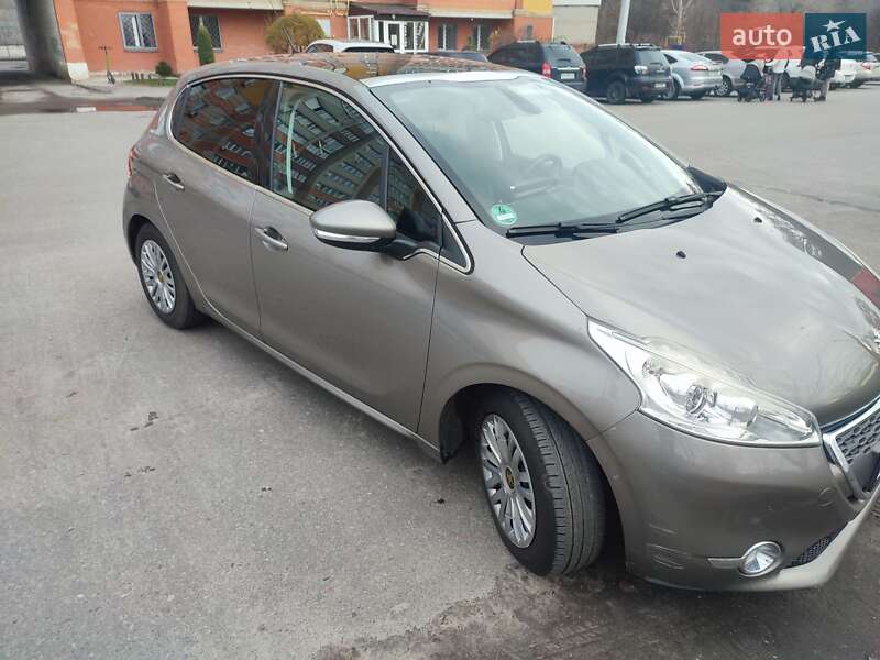 Хэтчбек Peugeot 208 2013 в Сумах фото 3 Хэтчбек Peugeot 208 2013 в Сумах