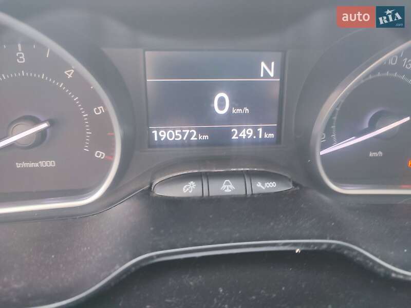 Хэтчбек Peugeot 208 2013 в Сумах фото 12 Хэтчбек Peugeot 208 2013 в Сумах