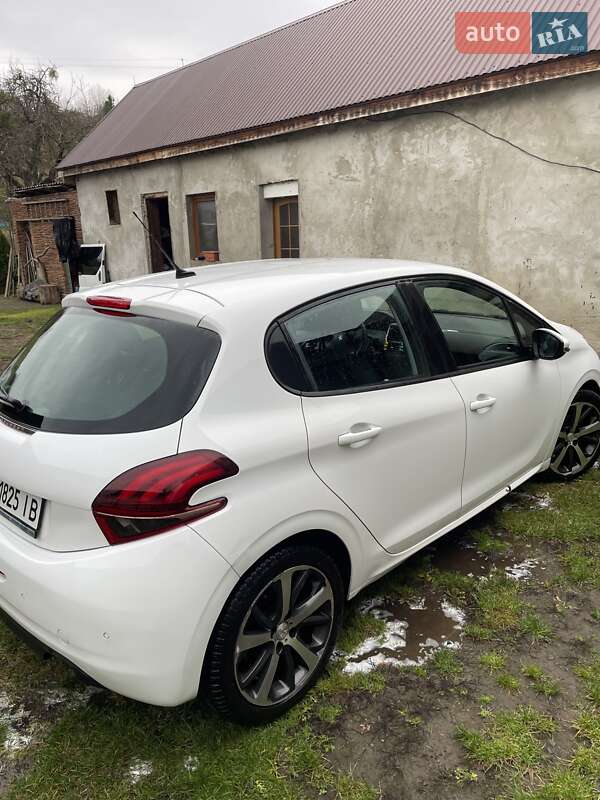 Хэтчбек Peugeot 208 2018 в Ужгороде фото 4 Хэтчбек Peugeot 208 2018 в Ужгороде