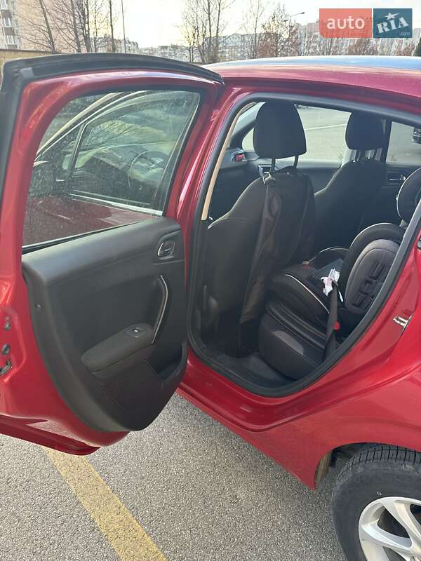 Хэтчбек Peugeot 208 2014 в Киеве