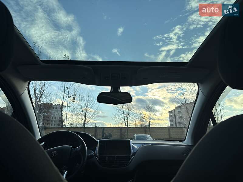 Хэтчбек Peugeot 208 2014 в Киеве