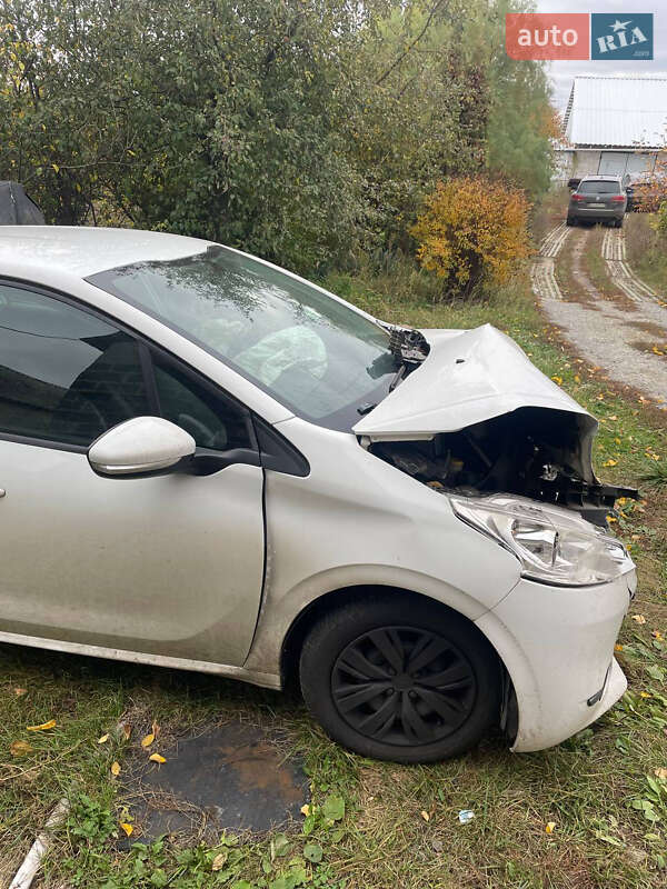 Хэтчбек Peugeot 208 2013 в Харькове