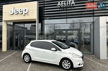Хетчбек Peugeot 208 2013 в Дніпрі