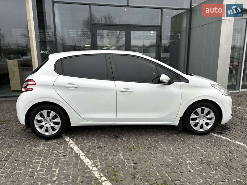 Хэтчбек Peugeot 208 2013 в Днепре