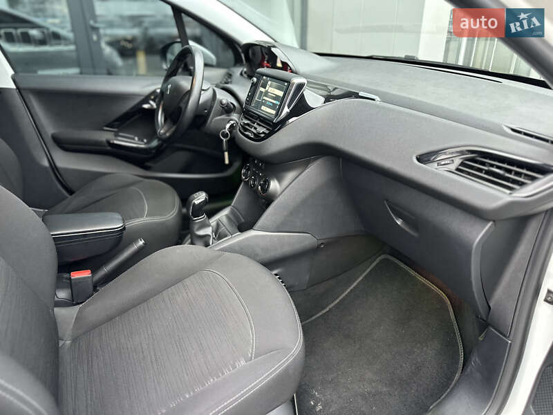 Хэтчбек Peugeot 208 2013 в Днепре