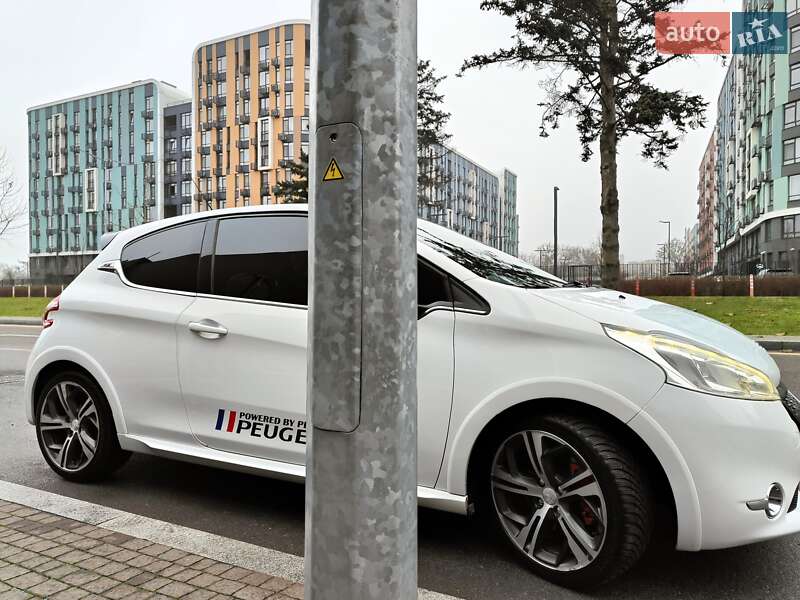 Хэтчбек Peugeot 208 2013 в Киеве фото 30 Хэтчбек Peugeot 208 2013 в Киеве