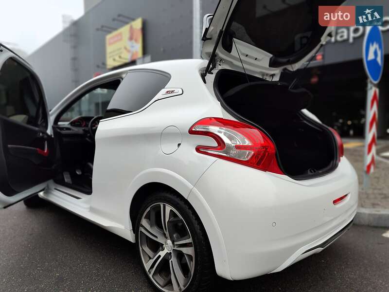 Хэтчбек Peugeot 208 2013 в Киеве фото 14 Хэтчбек Peugeot 208 2013 в Киеве