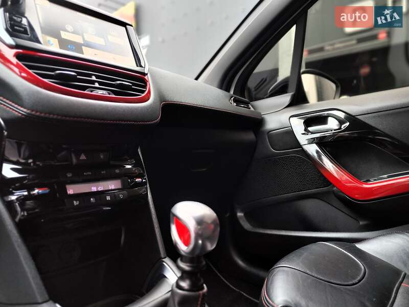 Хэтчбек Peugeot 208 2013 в Киеве фото 40 Хэтчбек Peugeot 208 2013 в Киеве