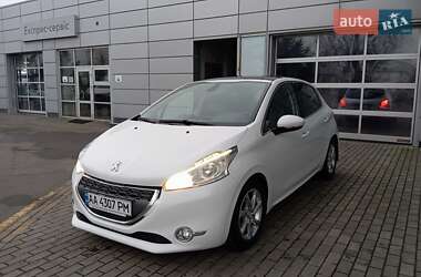 Хэтчбек Peugeot 208 2013 в Киеве
