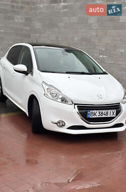 Хэтчбек Peugeot 208 2014 в Ровно