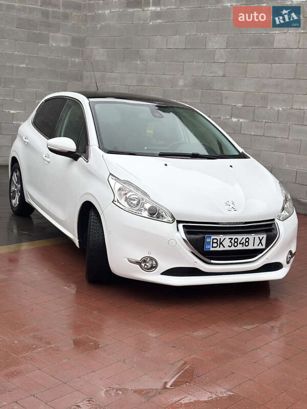 Хэтчбек Peugeot 208 2014 в Ровно