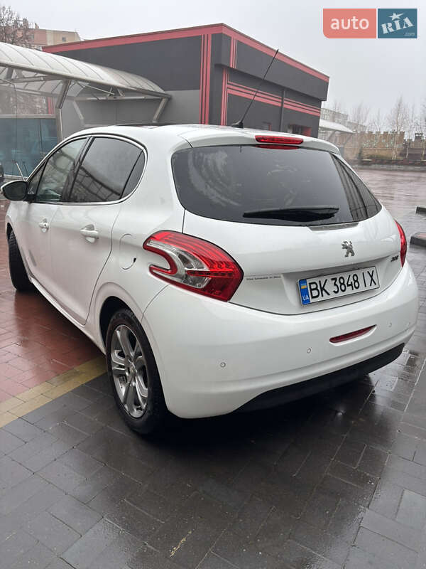 Хэтчбек Peugeot 208 2014 в Ровно
