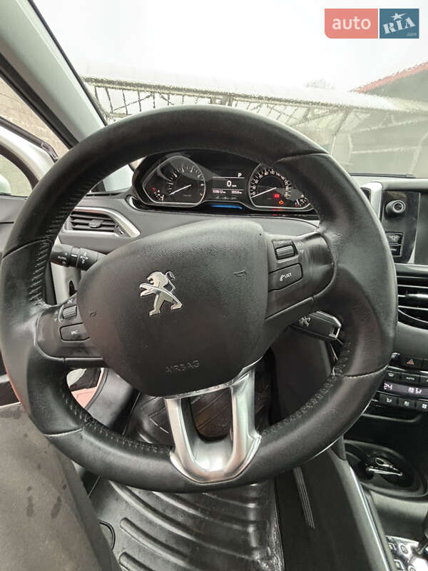 Хэтчбек Peugeot 208 2014 в Ровно