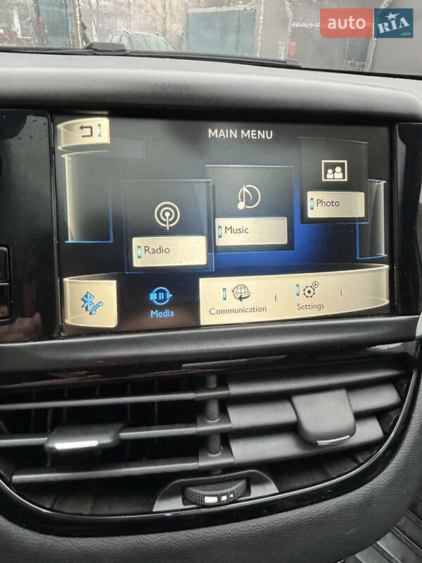 Хэтчбек Peugeot 208 2014 в Ровно