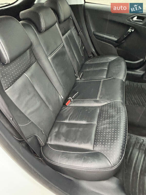 Хэтчбек Peugeot 208 2014 в Ровно