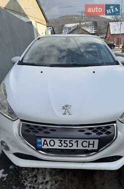 Хетчбек Peugeot 208 2012 в Великому Березному