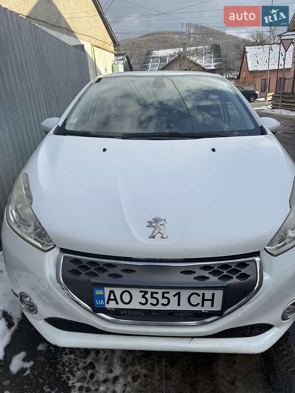 Peugeot 208 2012