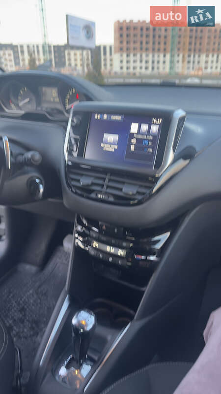 Хетчбек Peugeot 208 2017 в Ірпені