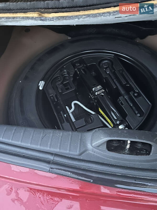 Хетчбек Peugeot 208 2017 в Ірпені