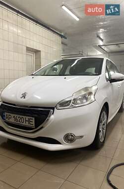 Хэтчбек Peugeot 208 2013 в Запорожье