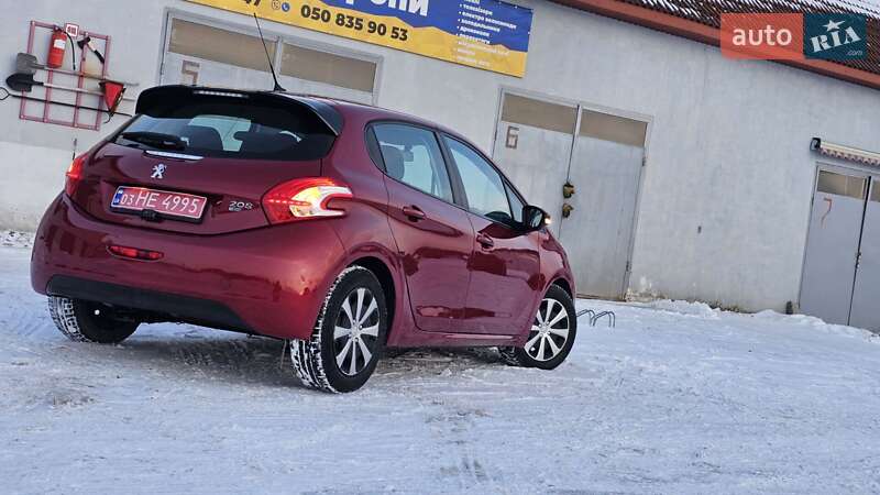 Хэтчбек Peugeot 208 2012 в Ивано-Франковске