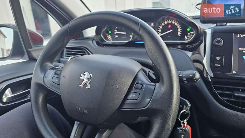 Хэтчбек Peugeot 208 2012 в Ивано-Франковске