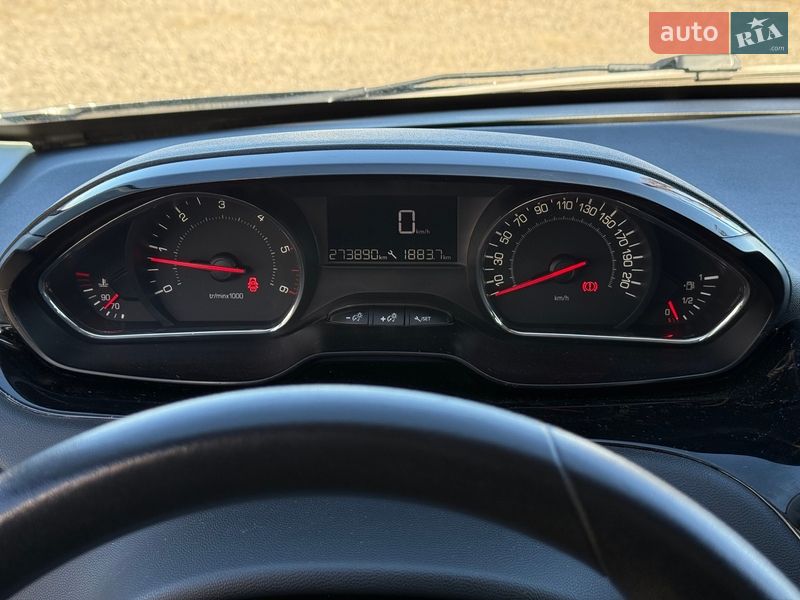 Хэтчбек Peugeot 208 2012 в Виннице