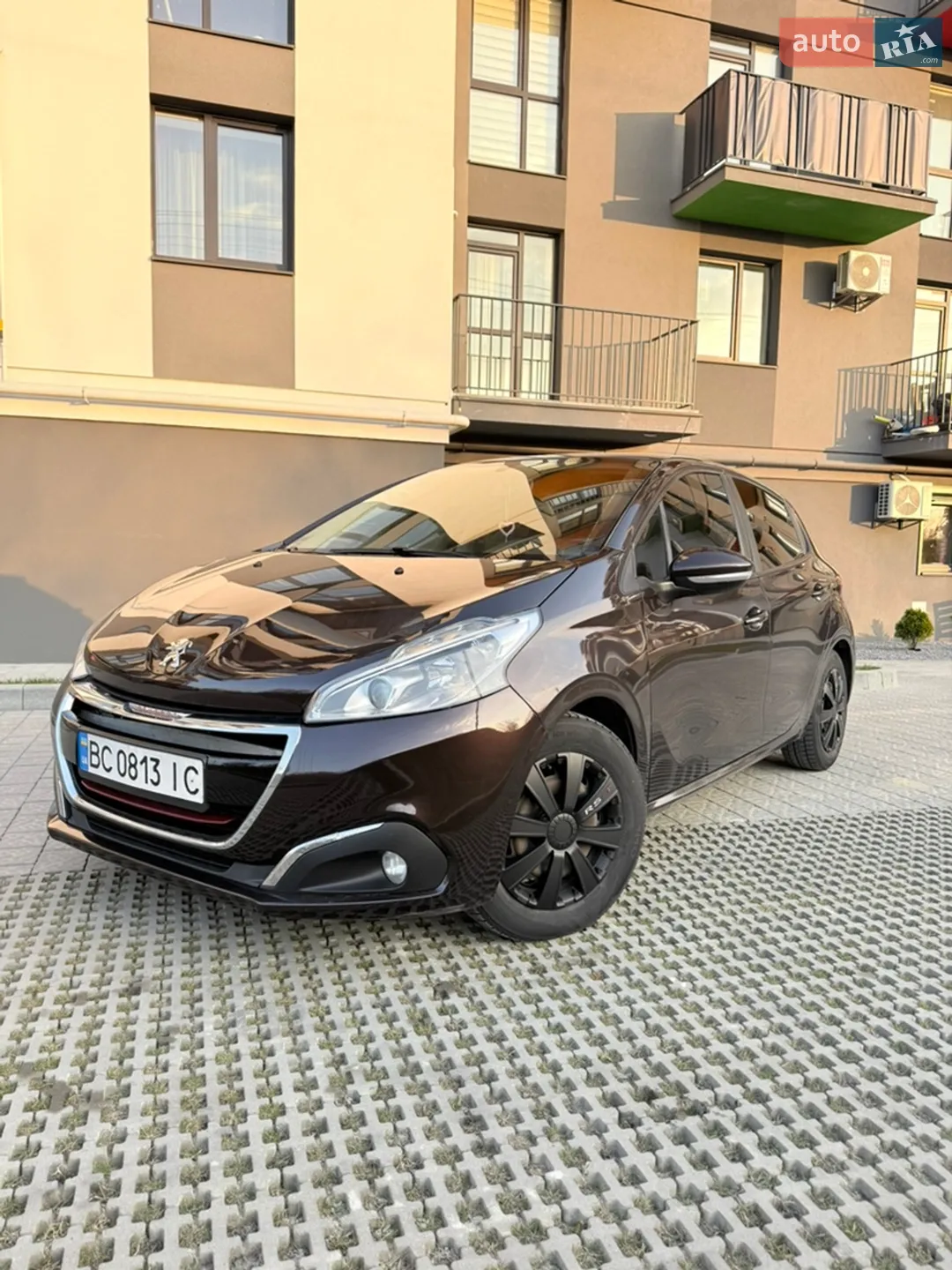 2012 Peugeot 208 - мініатюра 11