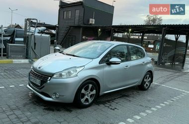 Хэтчбек Peugeot 208 2014 в Коростене