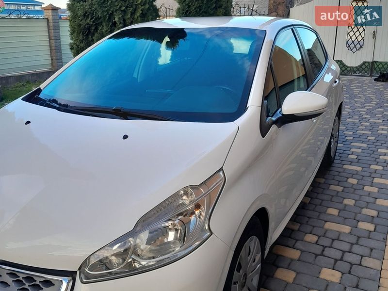 Хэтчбек Peugeot 208 2012 в Рогатине
