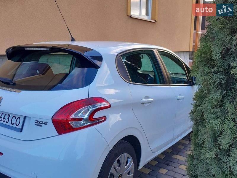 Хэтчбек Peugeot 208 2012 в Рогатине