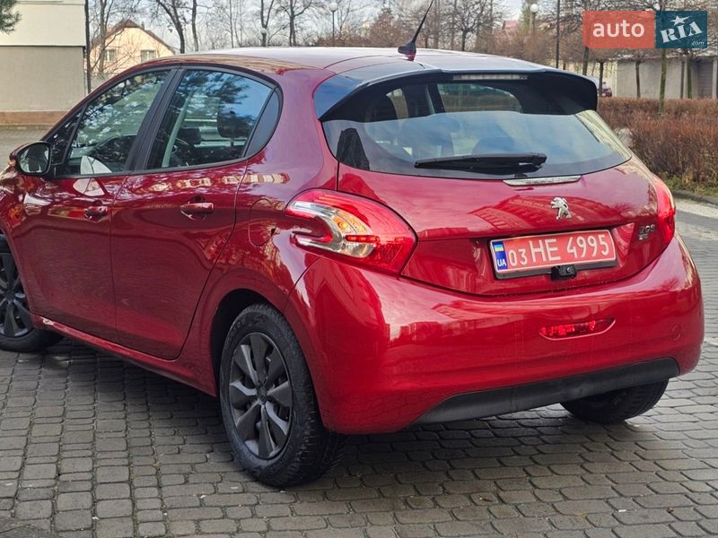 Хетчбек Peugeot 208 2012 в Івано-Франківську