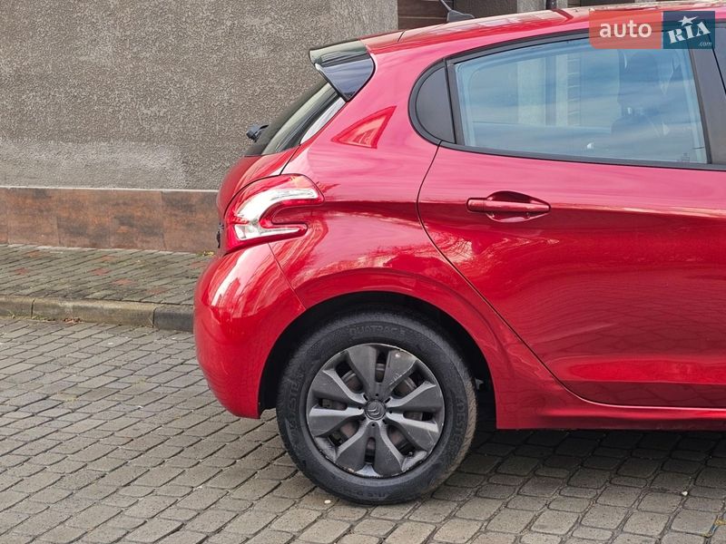 Хетчбек Peugeot 208 2012 в Івано-Франківську