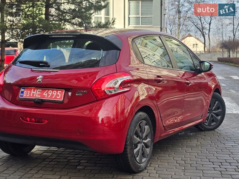 Хетчбек Peugeot 208 2012 в Івано-Франківську
