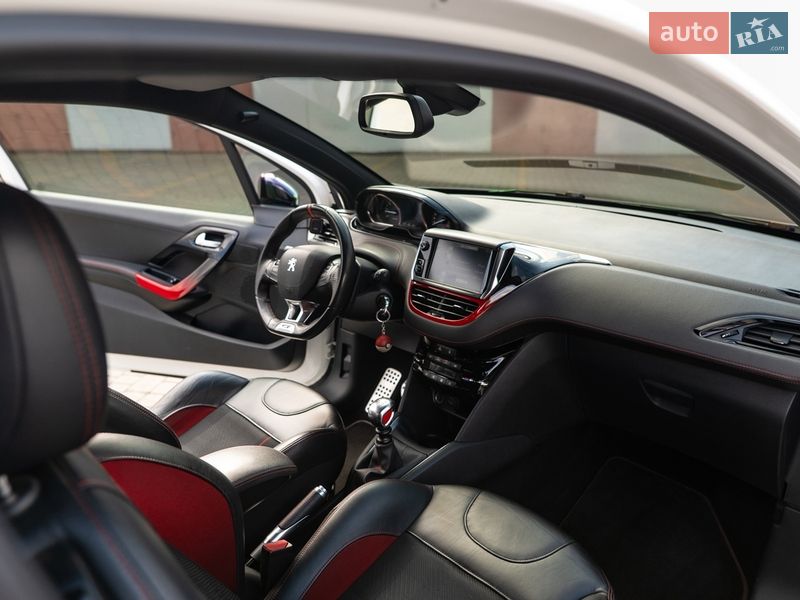 Хэтчбек Peugeot 208 2013 в Львове